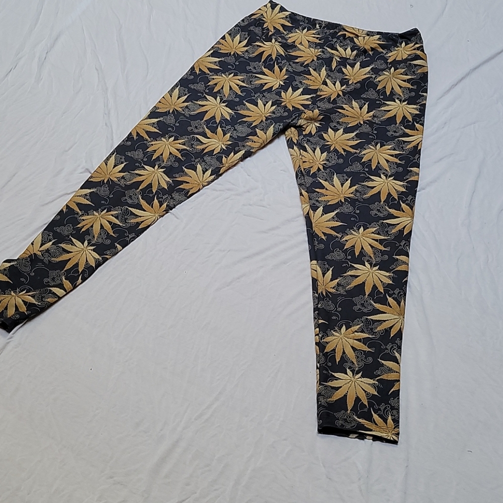 Golden Cannibus leaves leggings.